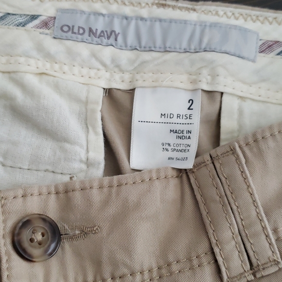 Old navy shorts - Picture 4 of 6